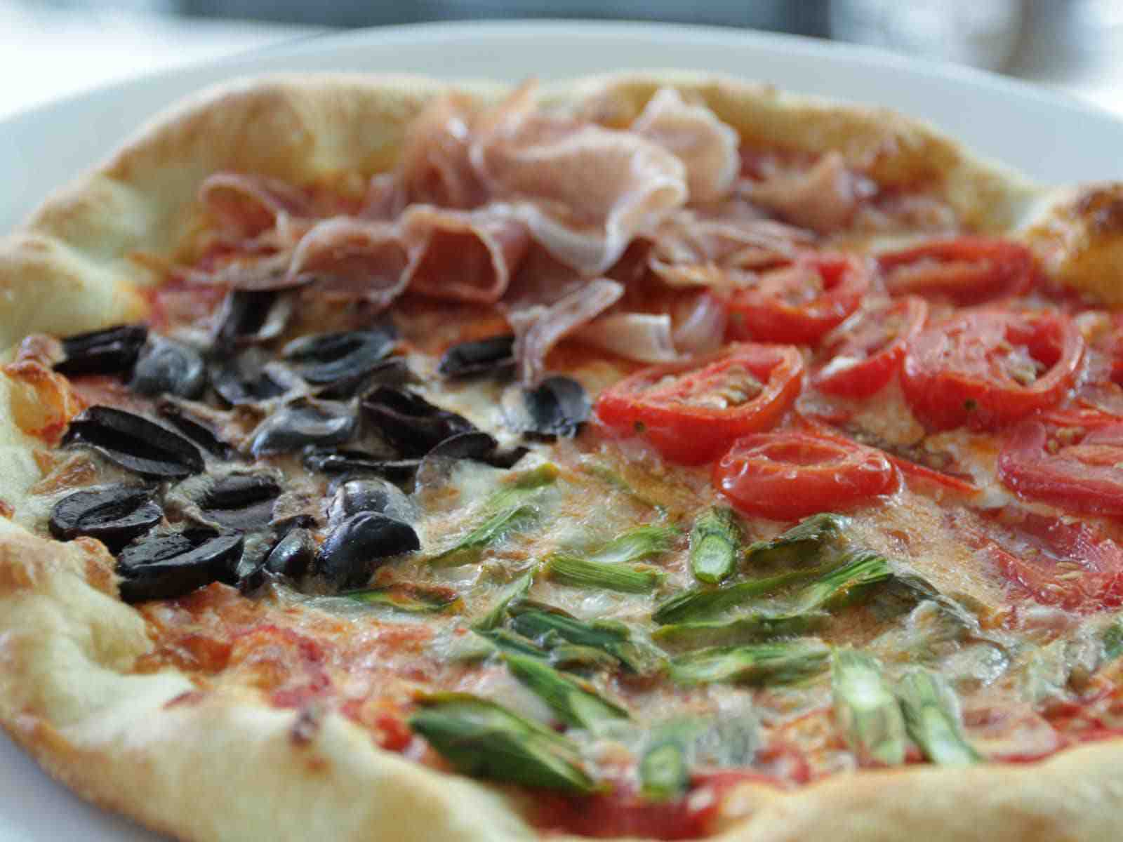 Pizza Quattro Stagioni – Restaurant Mediterana